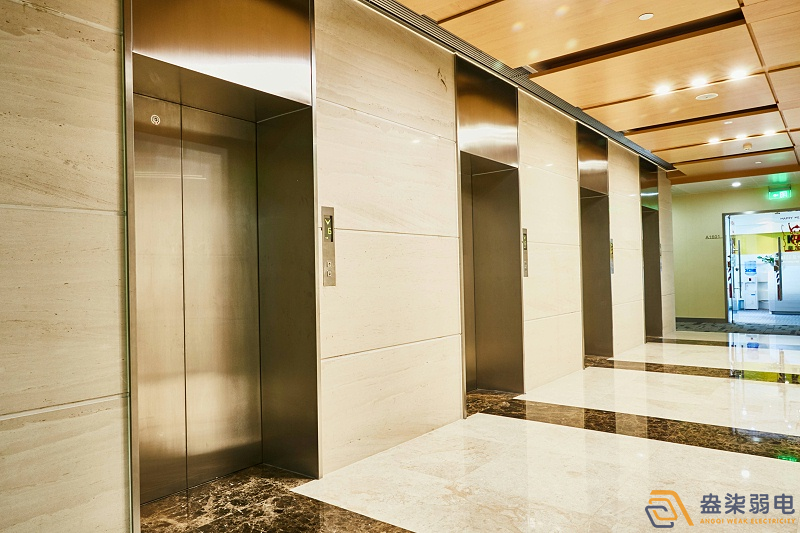 成都監控公司—小區電梯智能監控安防保護安全出行